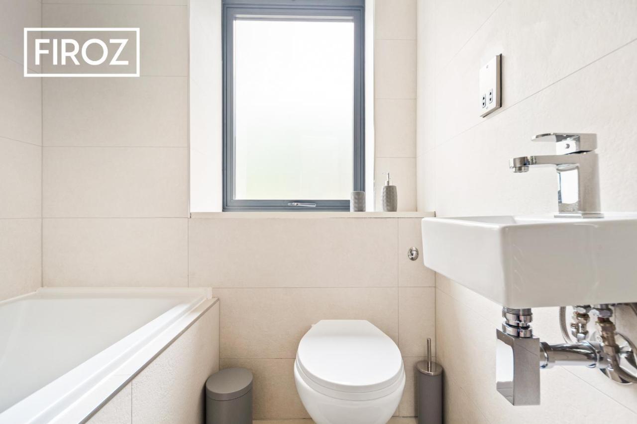 Spacious 4 Bedroom 3 Bath House For Families & Contractors With Free Parking, Fast Wi-Fi & Netflix By Firoz Property Management Leeds  Dış mekan fotoğraf